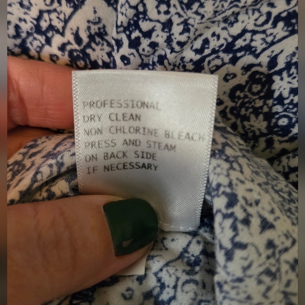 Anne Carson Blue patterned Top Size Medium - Picture 6 of 6